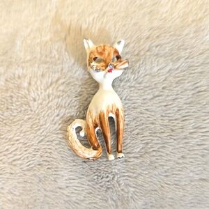 #048 Vintage Ceramic Cat Figurine - Brown and White Brooch